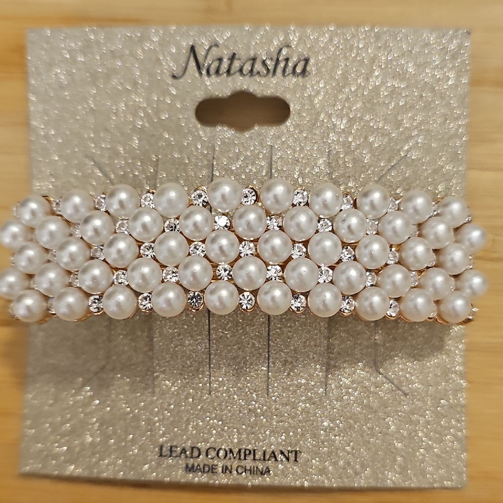 Pearl With Tiny Crystals, Gold Clip